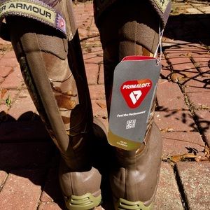 NEW UNDER ARMOUR SPORT BOOTS NEW WITH TAGS IN BOX